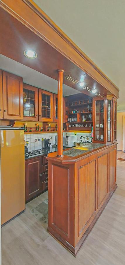 Duplex Floresta Negra - Sua Base Perfeita Em Gramado! Otima Localizacao Lagonegro 500M - 02 Quartos E 02 Banheiros Para Familia Em Condominio Fechad0, Cozinha Completa Com Garagem E Portaria 24H Kültér fotó
