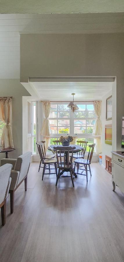 Duplex Floresta Negra - Sua Base Perfeita Em Gramado! Otima Localizacao Lagonegro 500M - 02 Quartos E 02 Banheiros Para Familia Em Condominio Fechad0, Cozinha Completa Com Garagem E Portaria 24H Kültér fotó